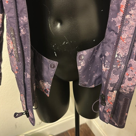 North face women’s ski jacket - Picture 10 of 14